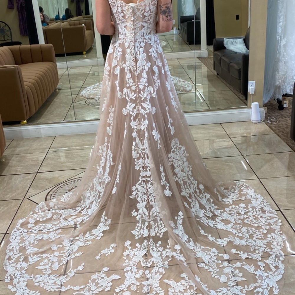 Allure Bridals Ivory Lace Wedding Dress